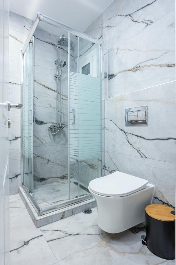 Luxury Downtown Apartment E1 テッサロニキ エクステリア 写真